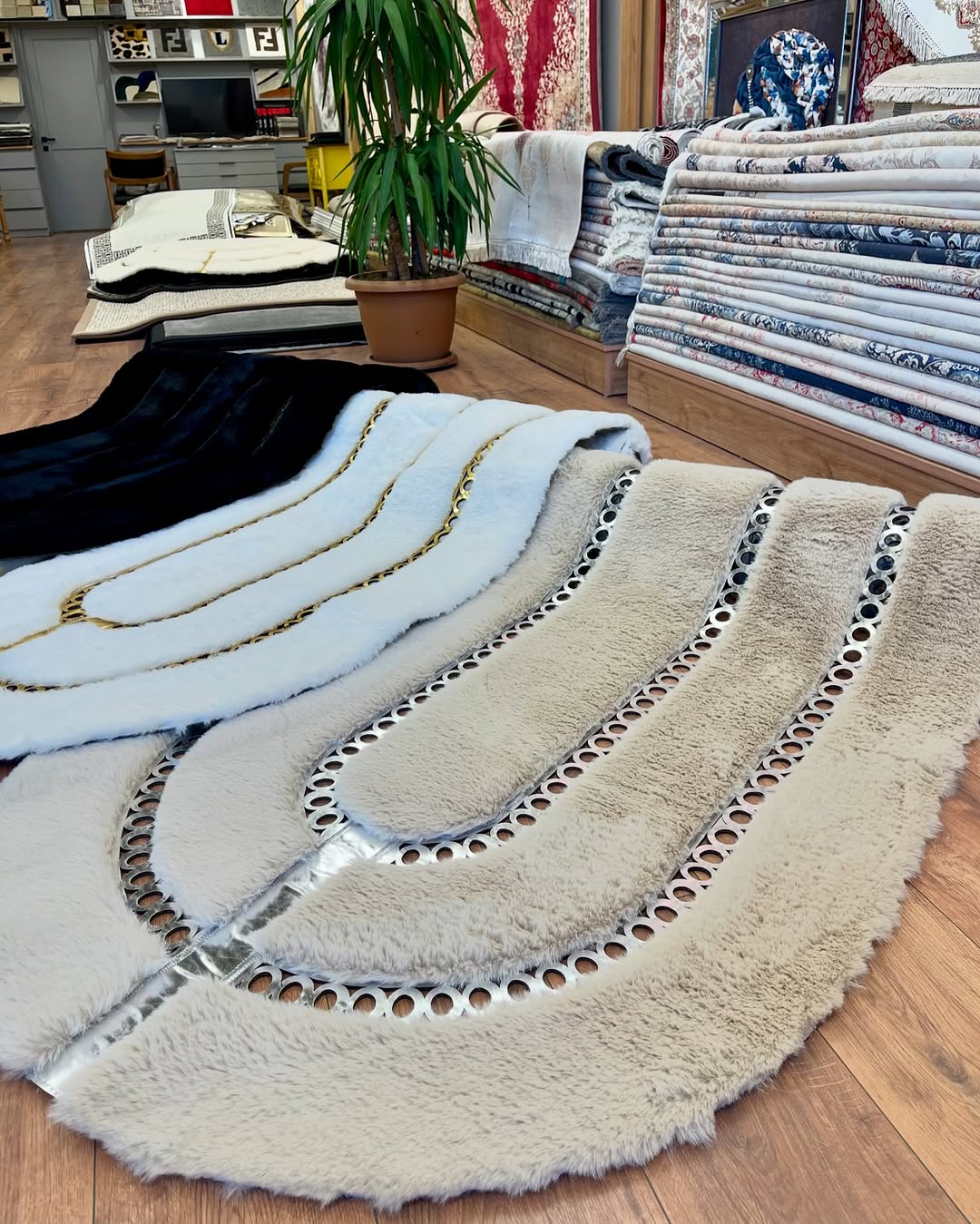 Hanmdade Elegant Brown and Gold Soft Plush Faux Fur Runner Rug