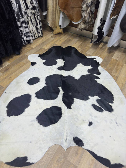 Luxury Black White Natural Cowskin Decor Rug for Living Room