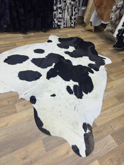 Luxury Black White Natural Cowskin Decor Rug for Living Room