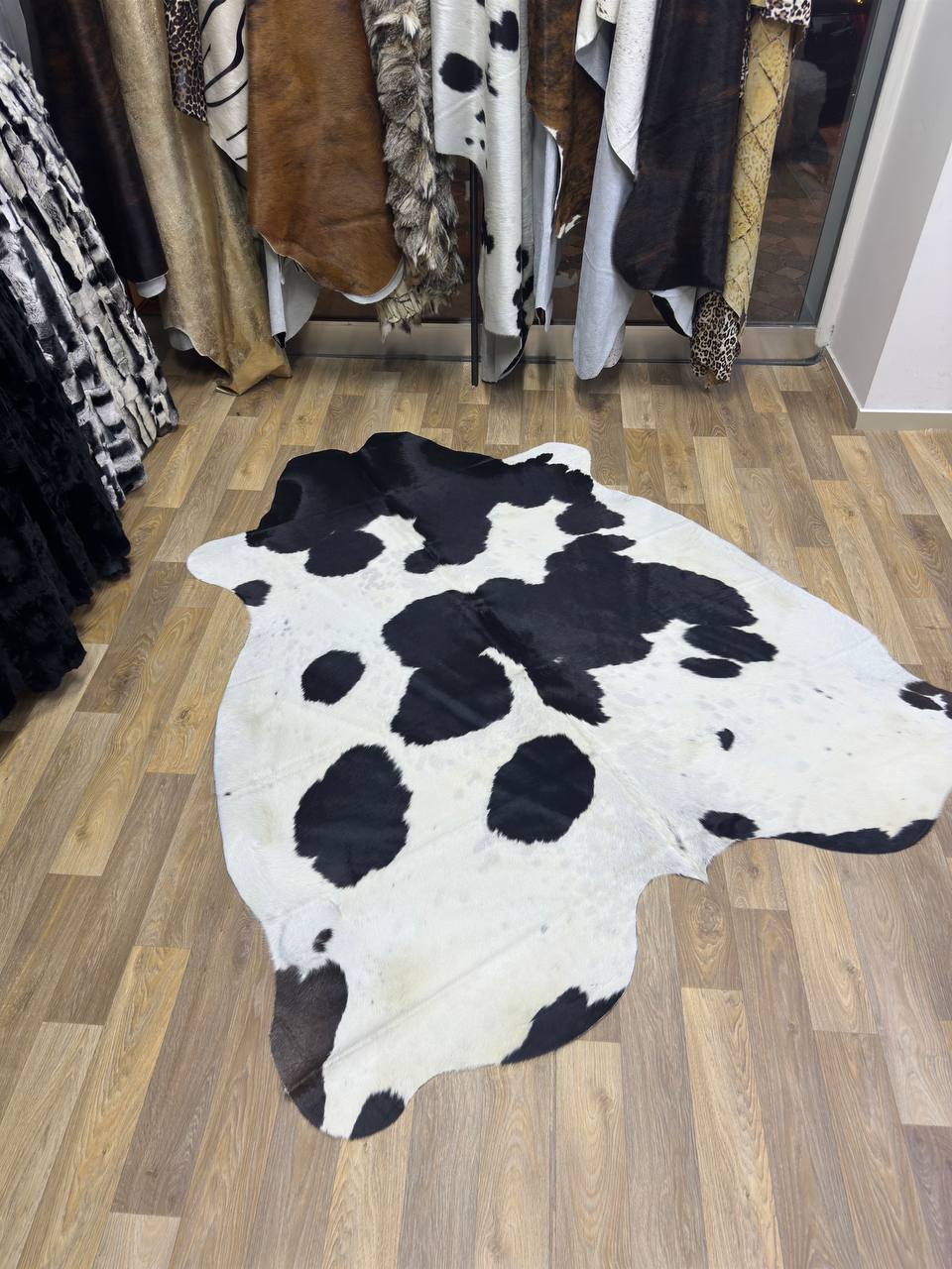 Luxury Black White Natural Cowskin Decor Rug for Living Room