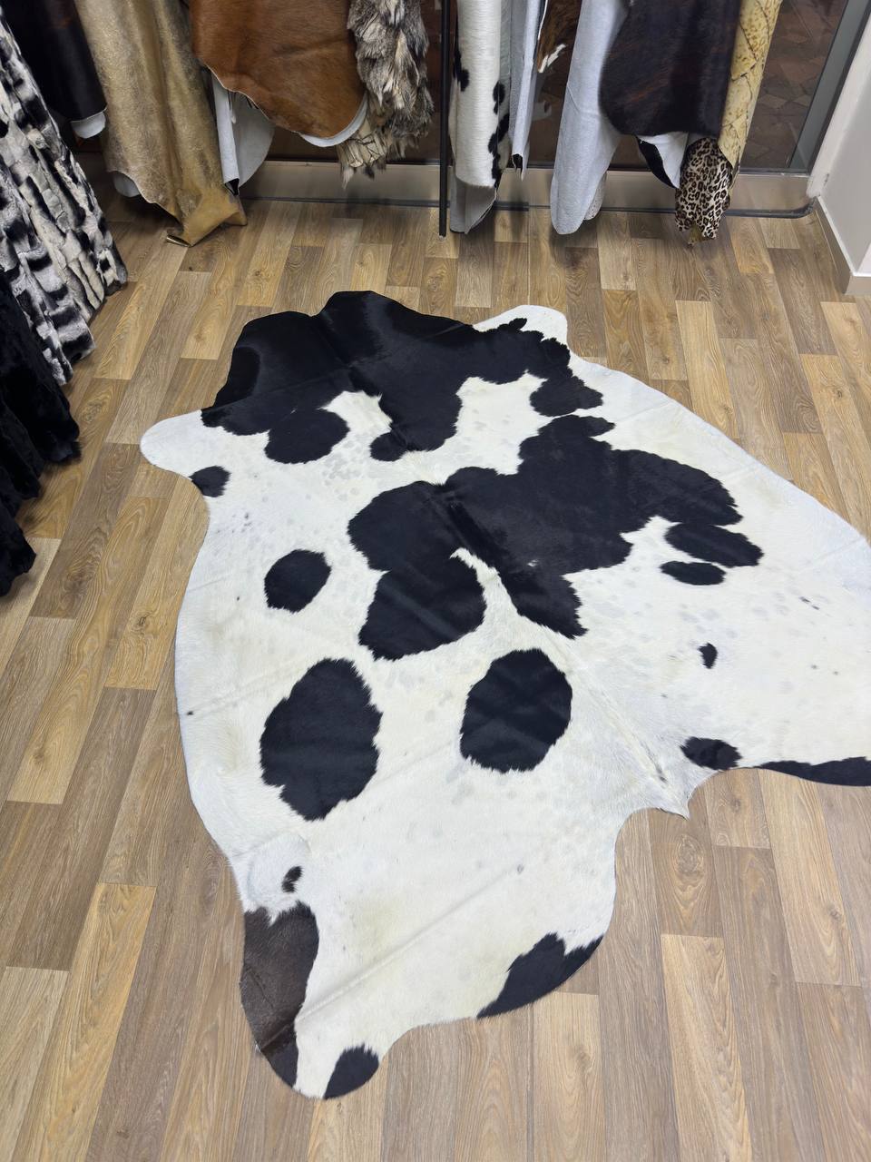 Luxury Black White Natural Cowskin Decor Rug for Living Room