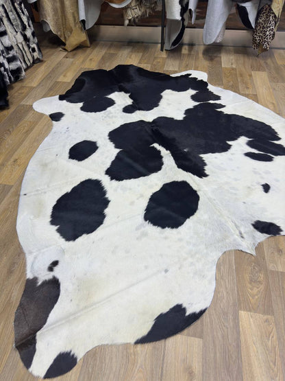 Luxury Black White Natural Cowskin Decor Rug for Living Room