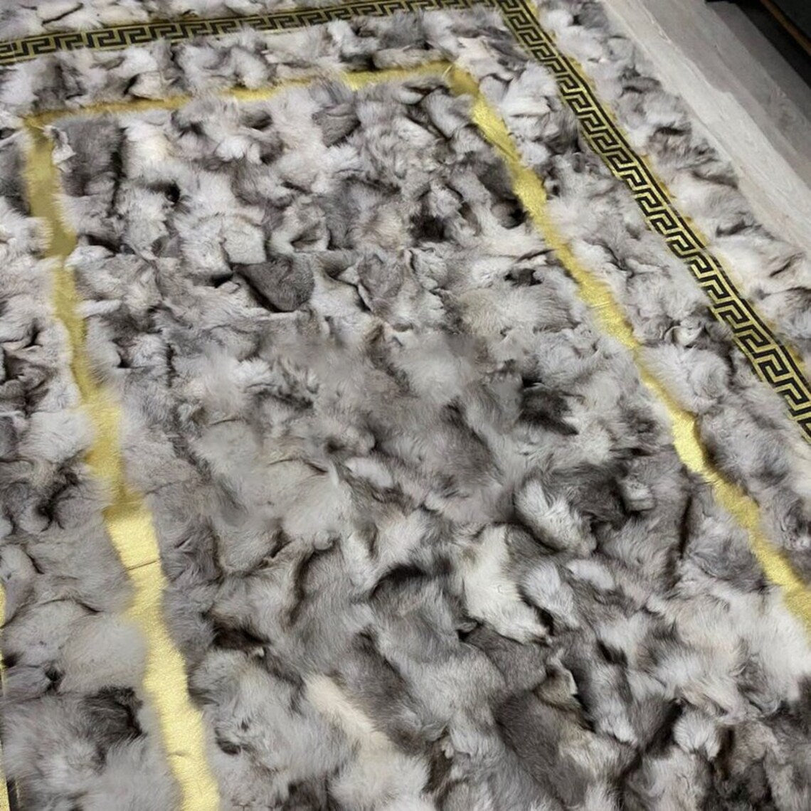 Decorative Soft White Black And Gold Real Fox Fur 6x8 Living Room Rug