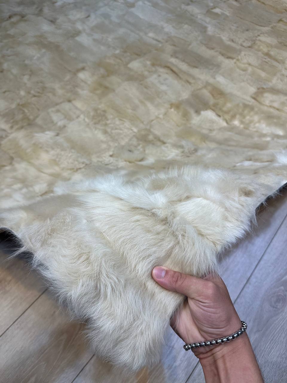 Elegant Natural Handmade Sheepskin Beige And Living Room Rug