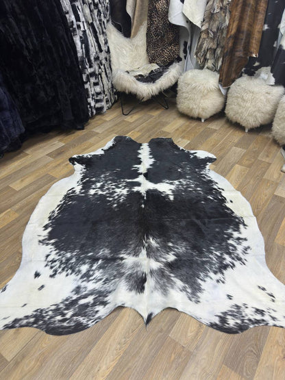 Luxury Black White Natural Cowskin Decor Rug for Living Room