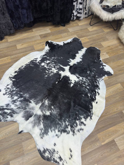 Luxury Black White Natural Cowskin Decor Rug for Living Room