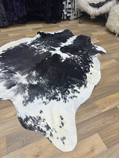 Luxury Black White Natural Cowskin Decor Rug for Living Room