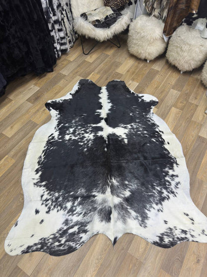 Luxury Black White Natural Cowskin Decor Rug for Living Room