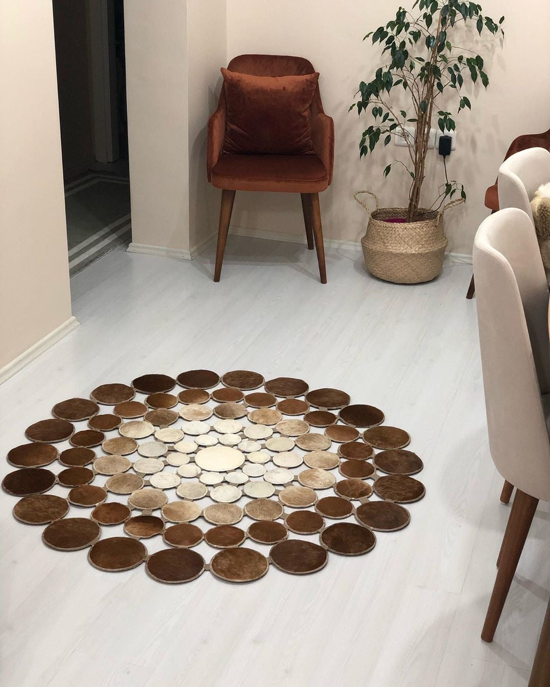 Tricolor Rug, Natural Handmade Round Cowhide Rug, Cowhide Patchwork Rug for Living Room, Cow Leather Carpet
