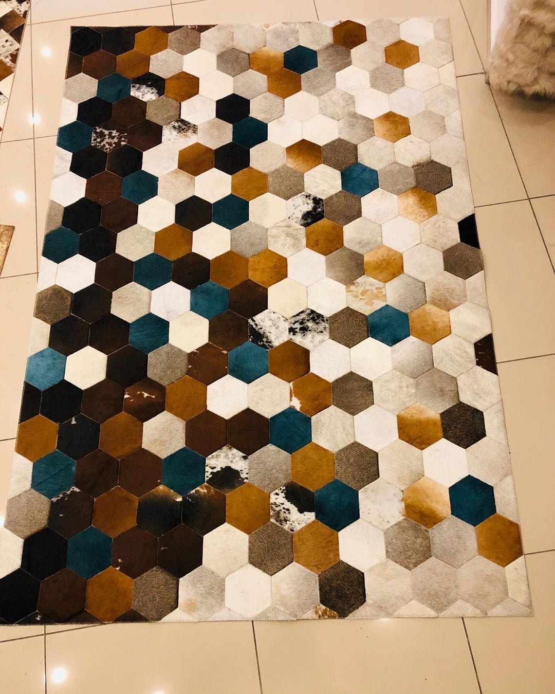 100% Genuine Cowhide Area Rug, Multicolor Cowhide Patchwork Rug, Modern Rug for Child Room - Wonder fur rug Rug Wonder Fur Rug Wonder fur rug