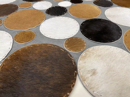 Modern Designed Cowhide Round Rug, Natural Handmade Cowhide Round Rug for Home Decoration