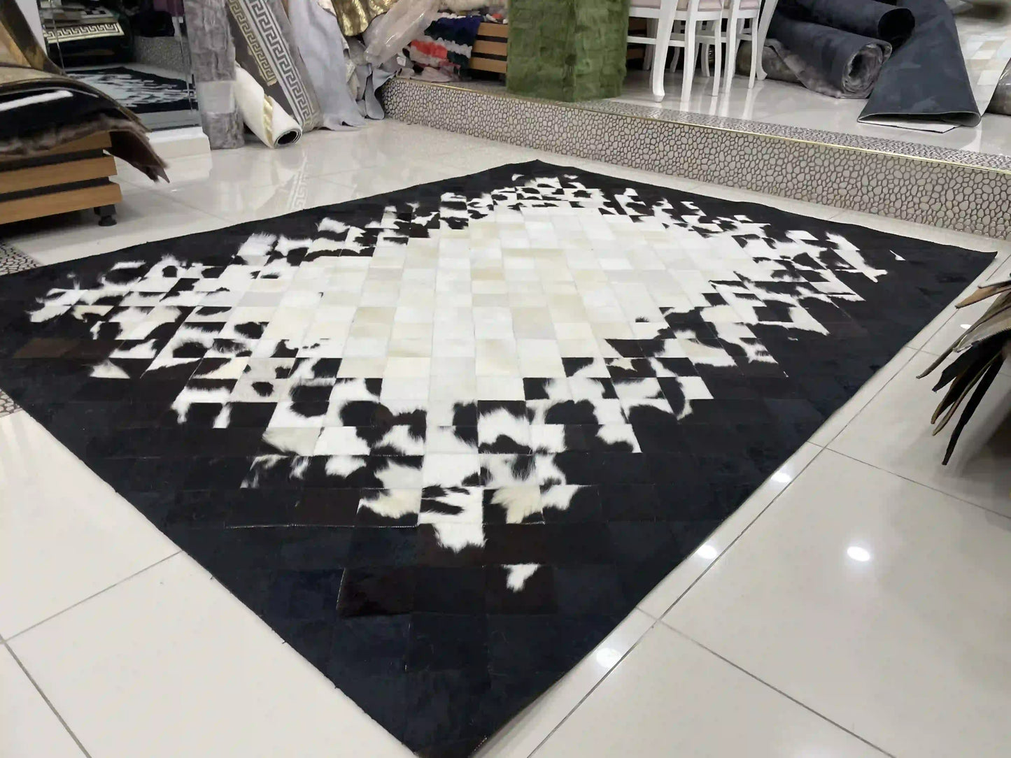 Natural Handmade Black and White Cowhide Area Rug for Living Room