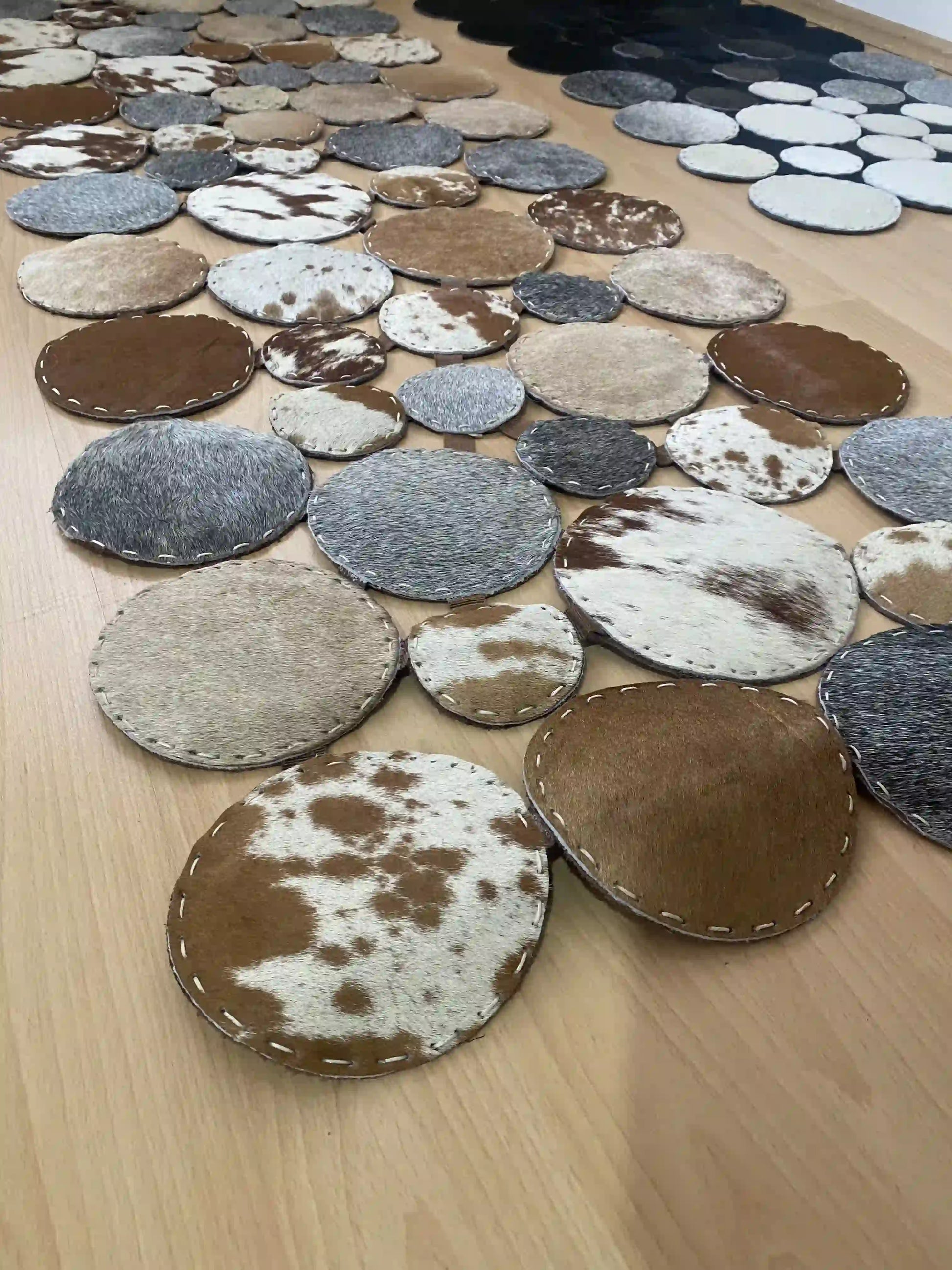 Modern Designed Cowhide Runner Rug, Natural Cow Skin Handmade Patchwork Runner Rug, Home Decoration Carpet