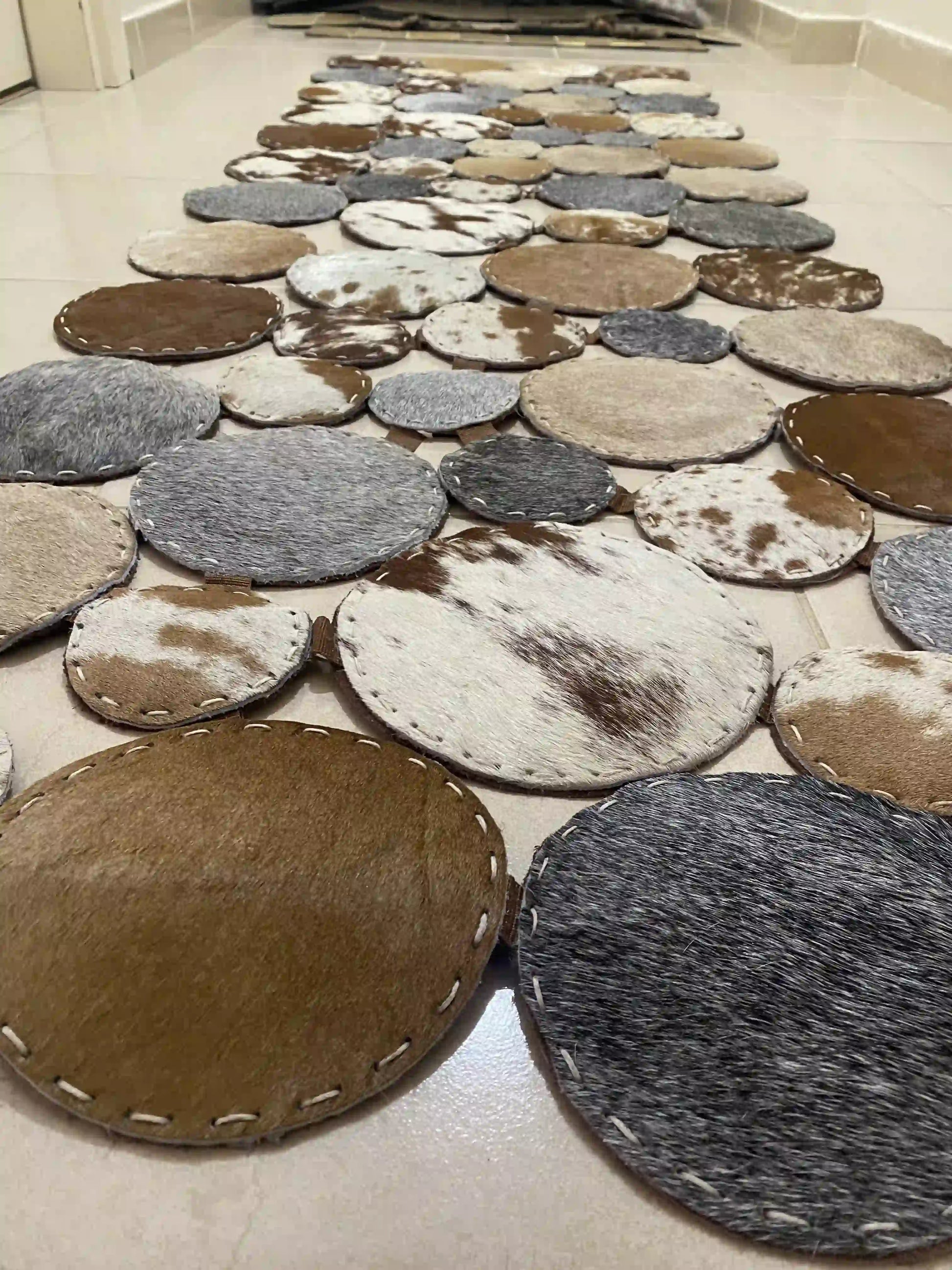 Modern Designed Cowhide Runner Rug, Natural Cow Skin Handmade Patchwork Runner Rug, Home Decoration Carpet