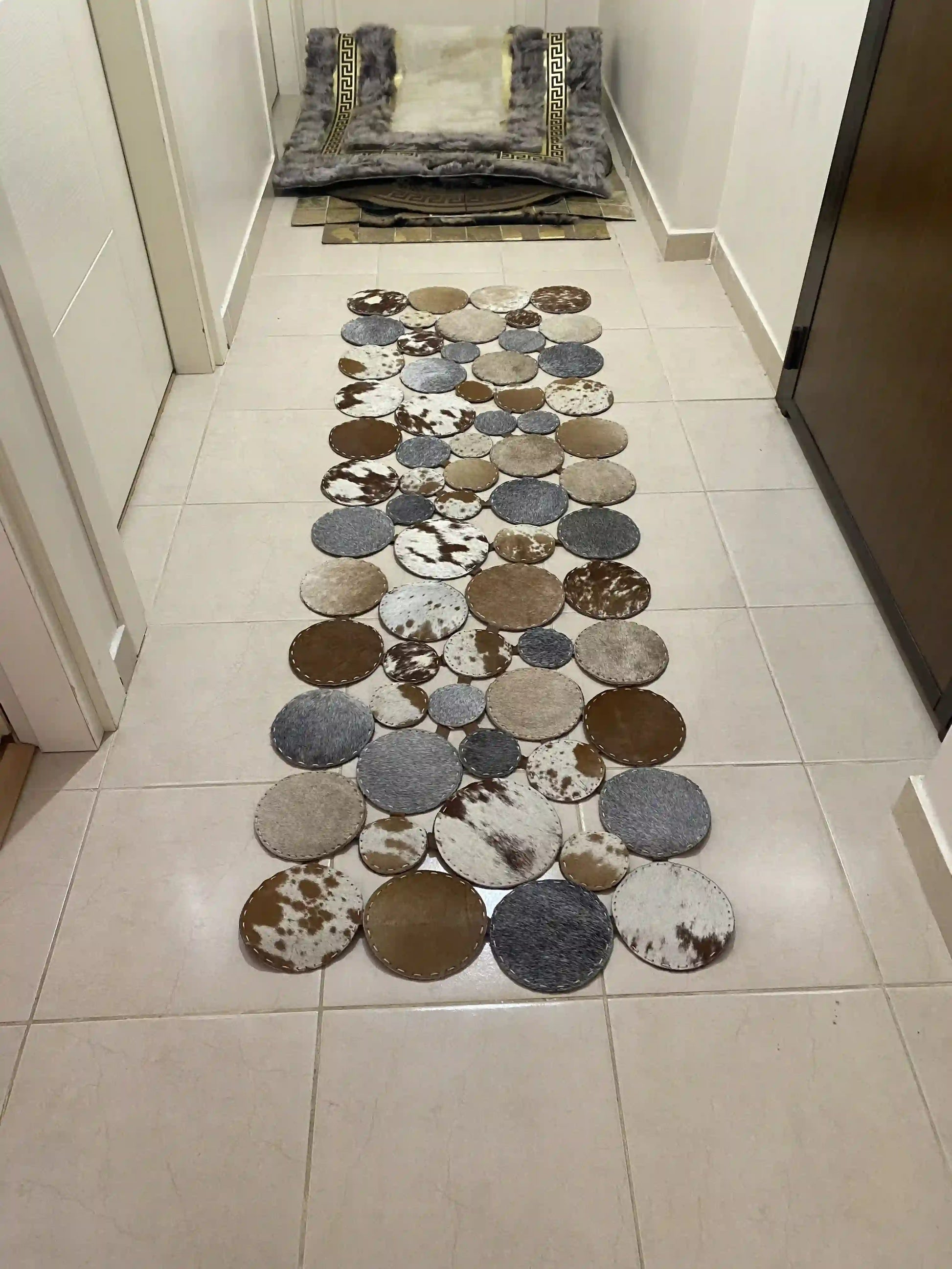 Modern Designed Cowhide Runner Rug, Natural Cow Skin Handmade Patchwork Runner Rug, Home Decoration Carpet