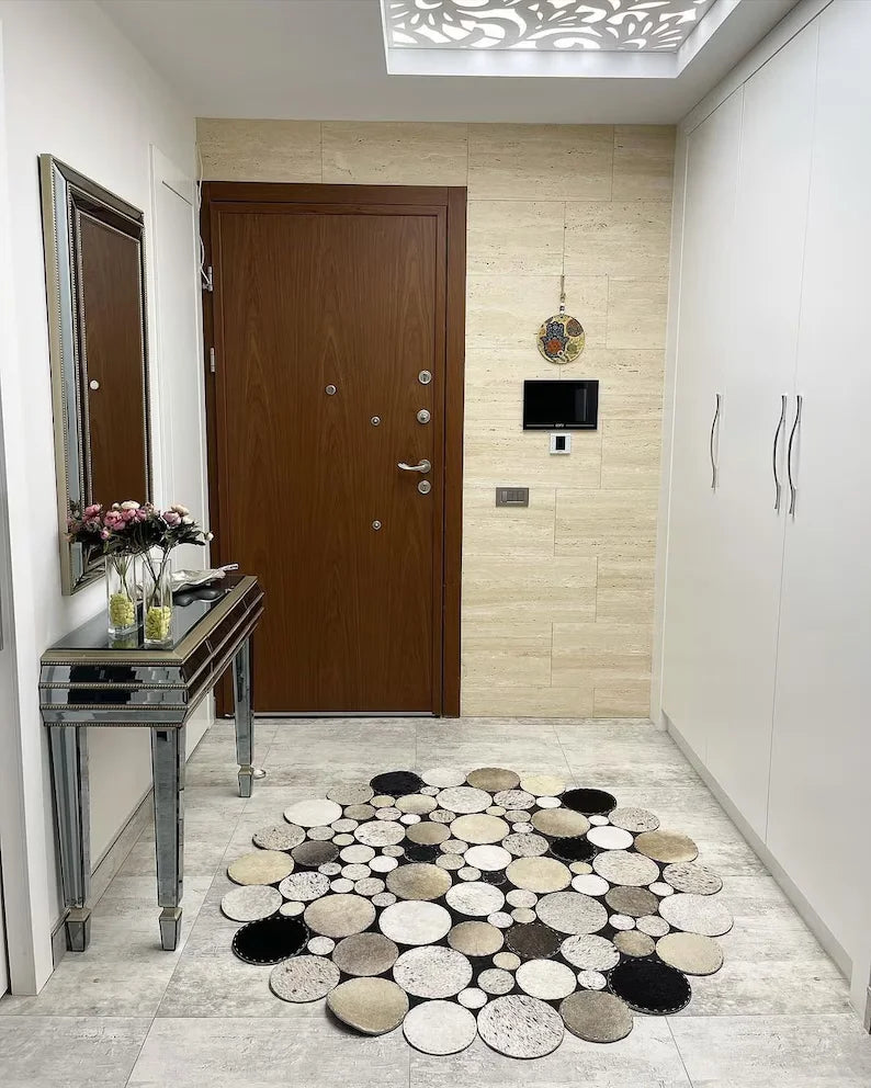 Luxury Natural Cowhide Round Rug, Handmade Cow Skin Carpet for Entrance, Interior Floor Rug