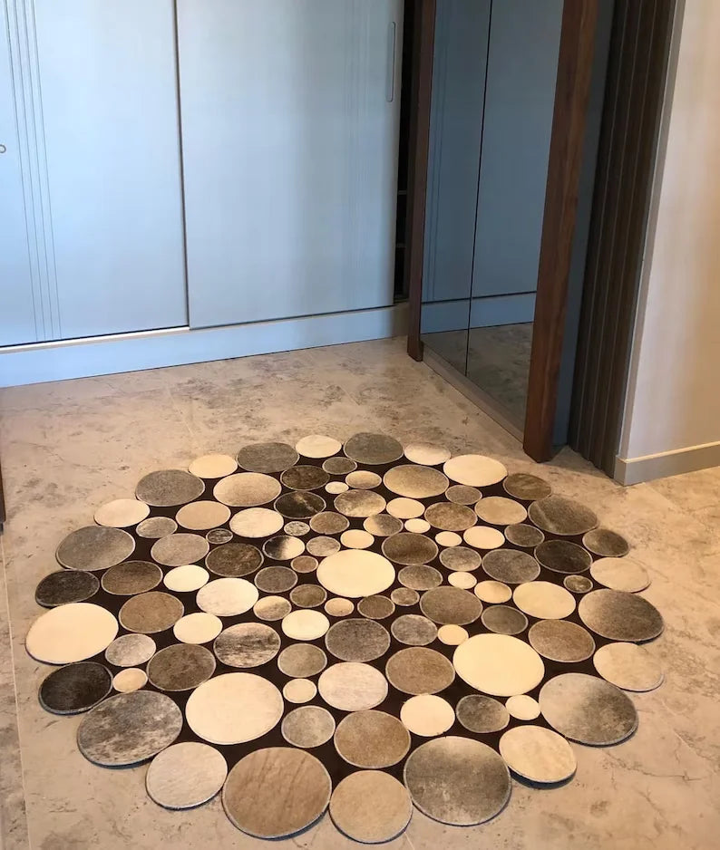 Luxury Natural Cowhide Round Rug, Handmade Cow Skin Carpet for Entrance, Interior Floor Rug
