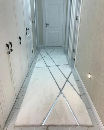 Luxury Soft White And Silver Faux Fur Corridor Rug , Plush Fluffy Rug