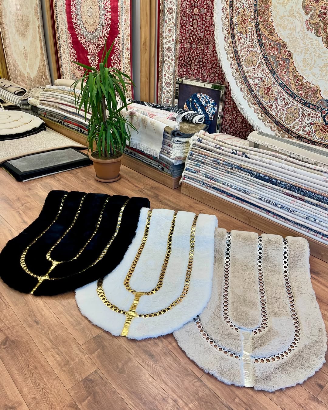 Hanmdade Elegant Brown and Gold Soft Plush Faux Fur Runner Rug