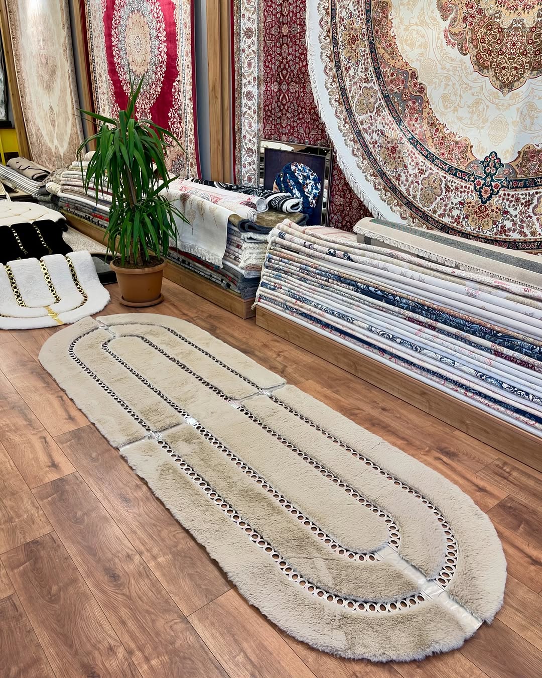 Hanmdade Elegant Brown and Gold Soft Plush Faux Fur Runner Rug