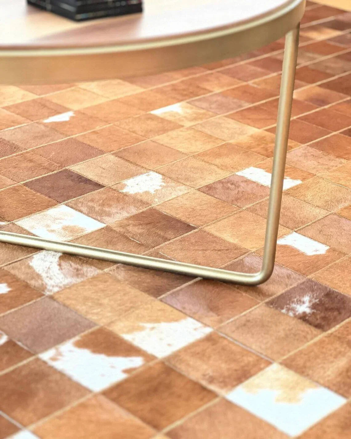 Modern Handmade Brown And White Genuine Cowhide Rug , Scandinavian Rug