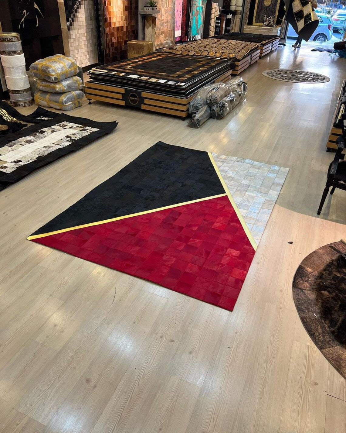 Tricolor Unique Real Cowhide Bedroom Rug , Handmade Patchwork Area Rug
