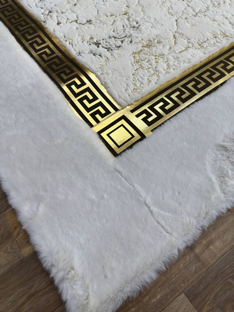 White and Gold Faux Fur Round Rug | Luxurious Soft Rug