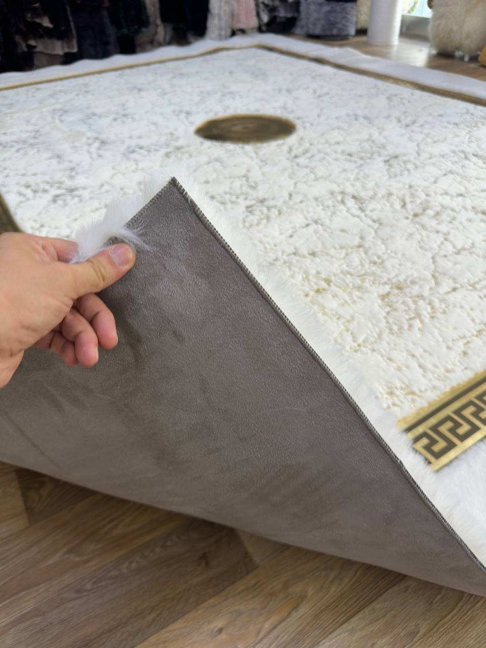 White and Gold Faux Fur Round Rug | Luxurious Soft Rug