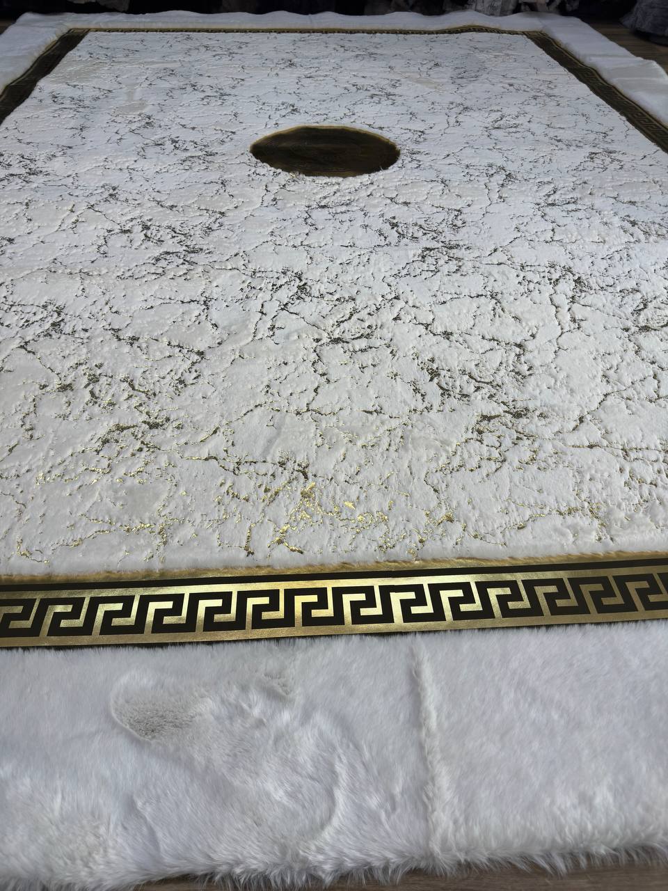 White and Gold Faux Fur Round Rug | Luxurious Soft Rug